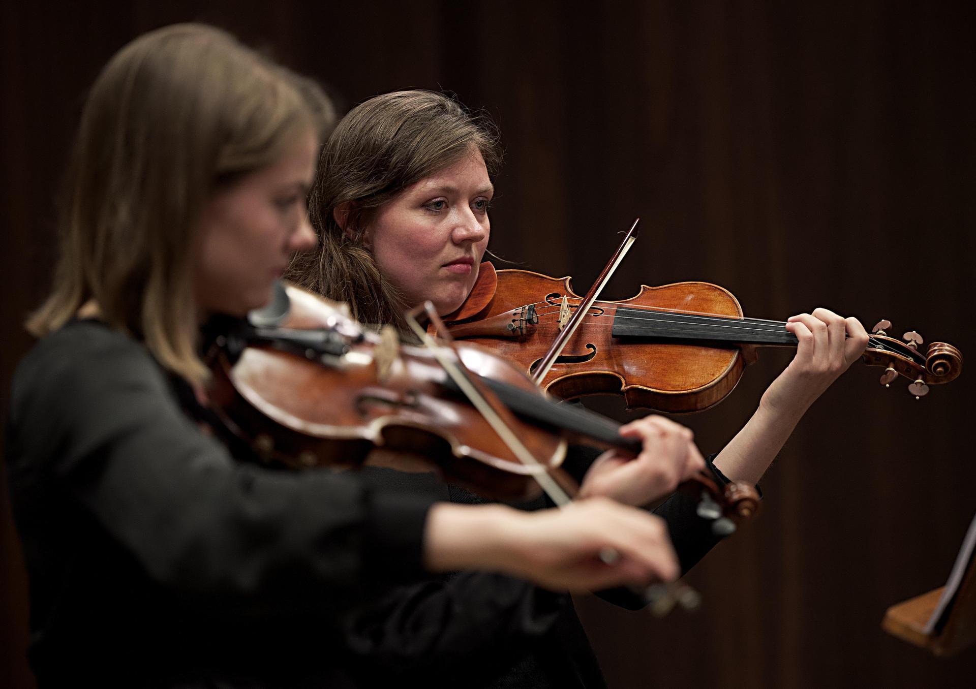 Wiener Concert-Verein Frauen spielen Violine