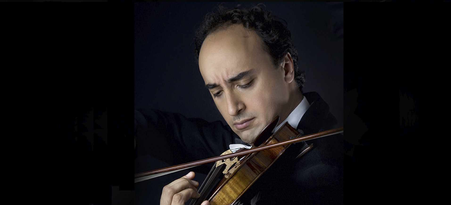 Portrait von Mario Hossen mit Violine